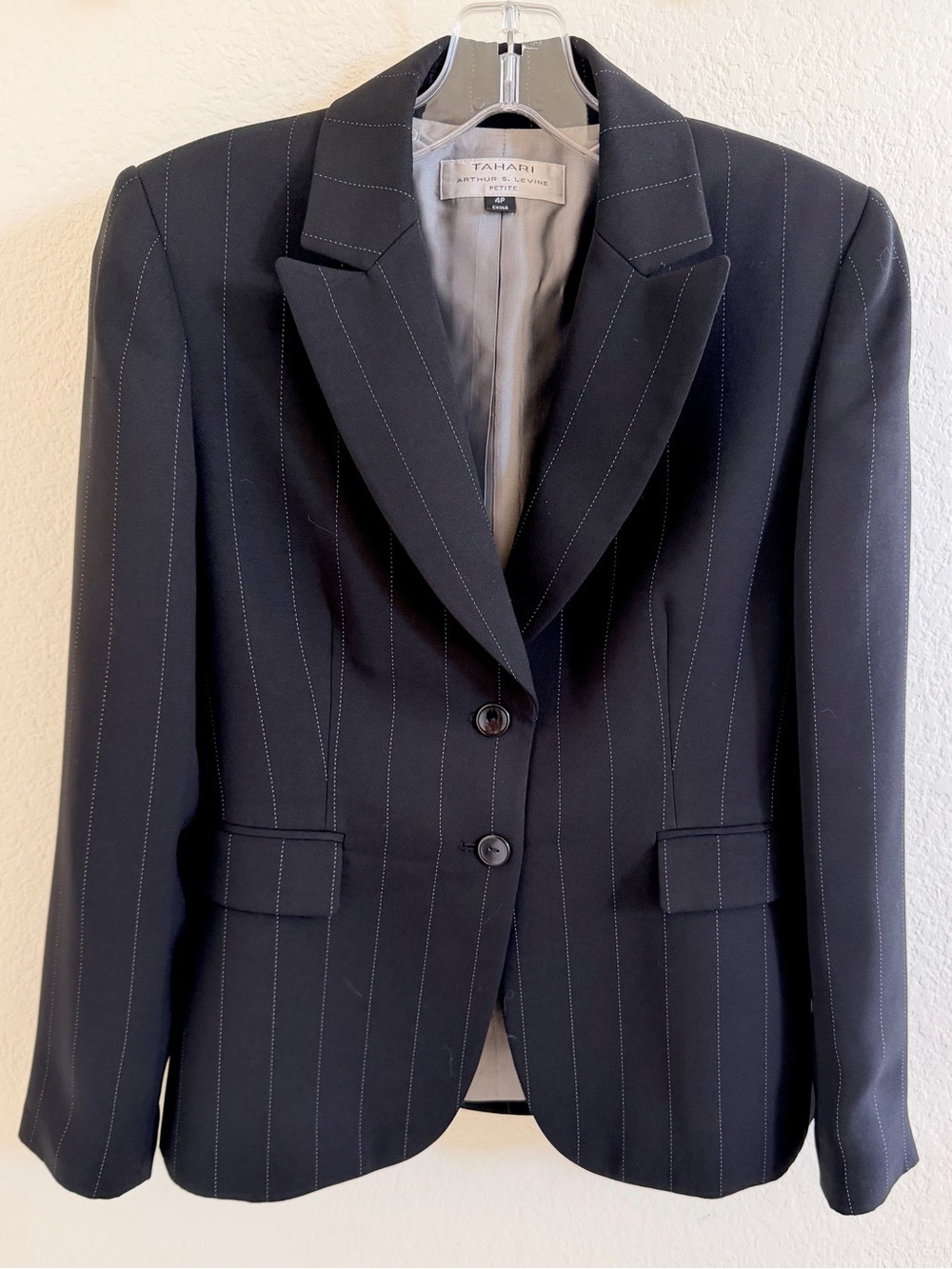 Tahari Black Pinstripe Women's Blazer (Size 4P)